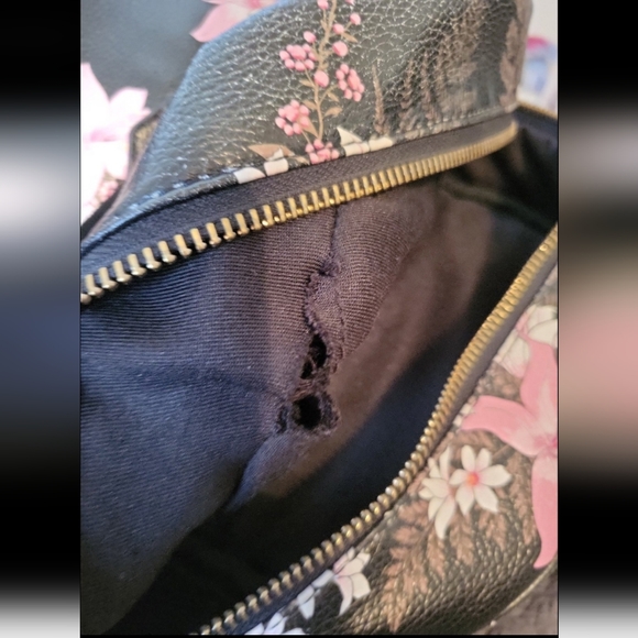 GUESS Gesabel Convertible Gym Backpack Mini Floral - Picture 11 of 11